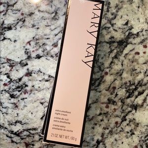 Mary Kay extra emollient night cream